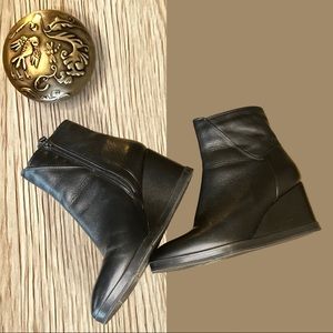 Aquatalia boots size 7.5